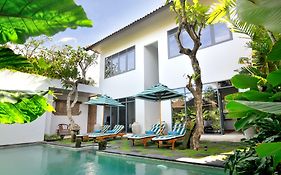Room&Vespa 1 - Stay Central Seminyak Near Beach